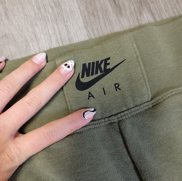 SOLD!! Womens Nike Air BB Joggers XS!! - Picture 3 of 7